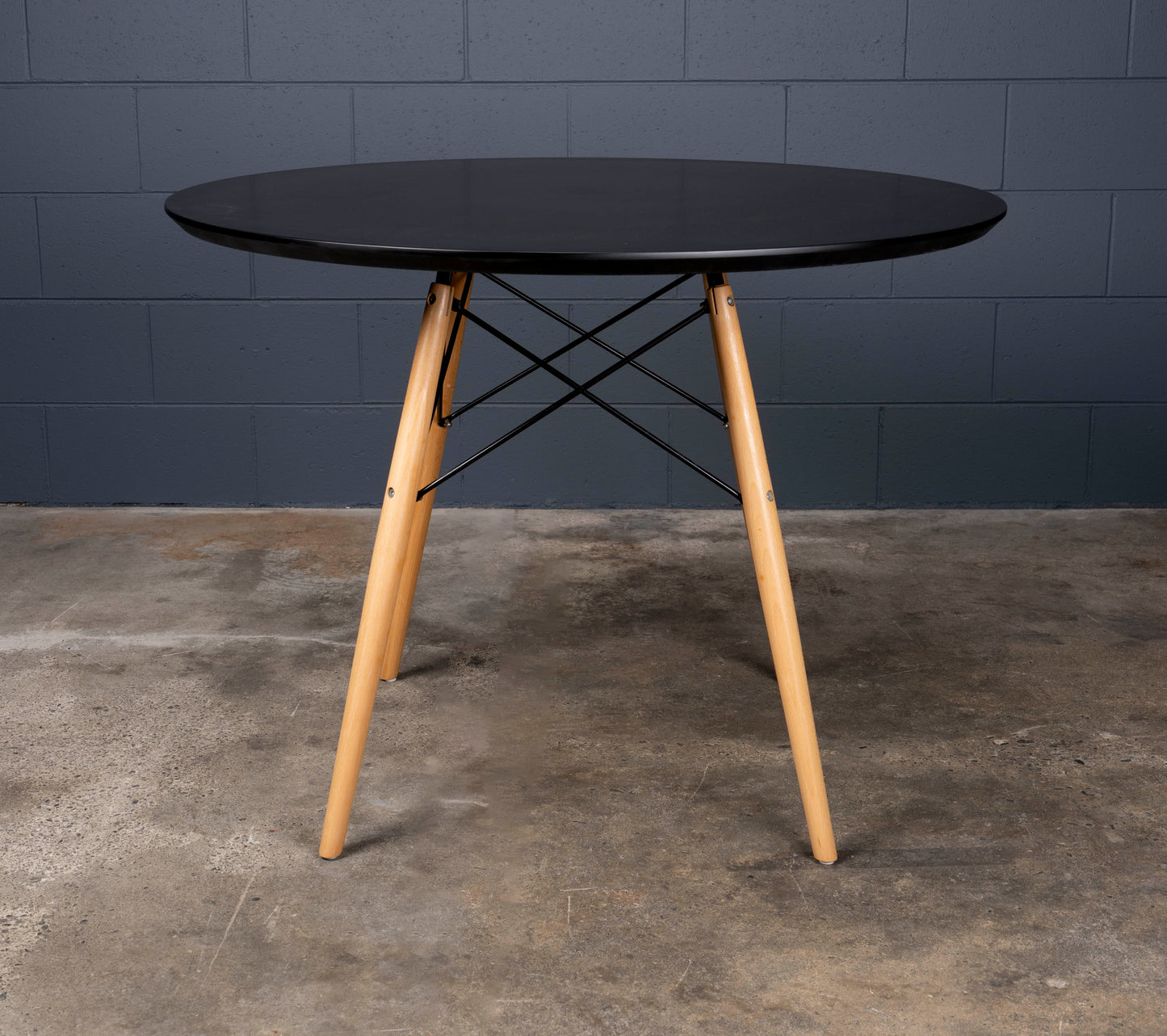 Eames 1m Round Table