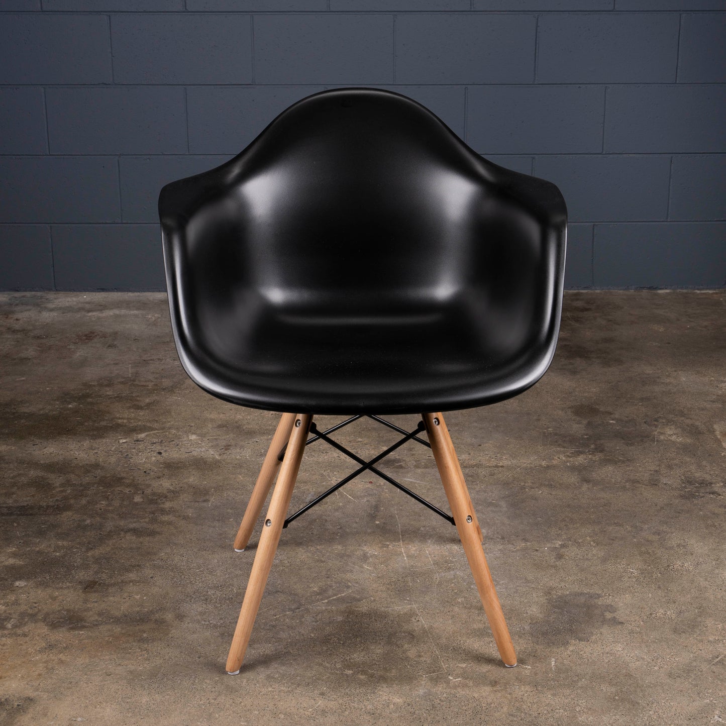 Replica Eames Arm Chair