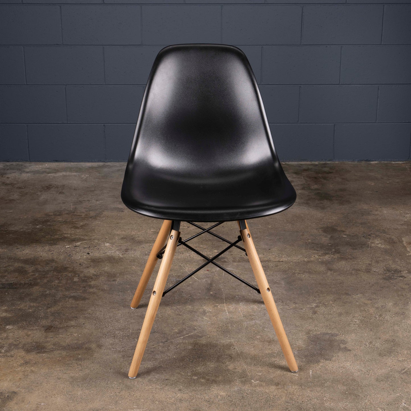 Replica Eames Chair